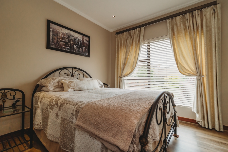 4 Bedroom Property for Sale in Earls Court Lifestyle Estate Western Cape